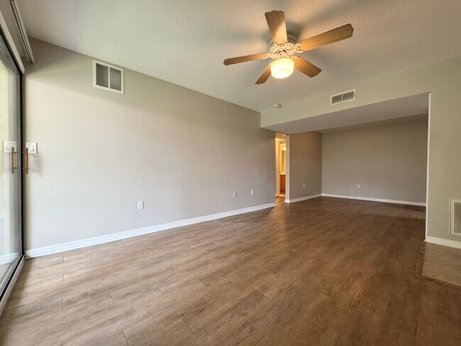 Foto del edificio - Lovely Winter Springs Condo ~ Vinyl Plank Flooring and Large Screened Patio!
