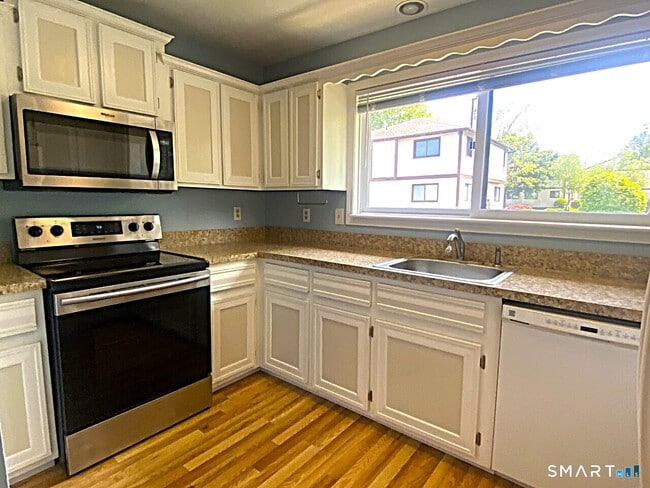 Building Photo - 27 Crows Nest Ln