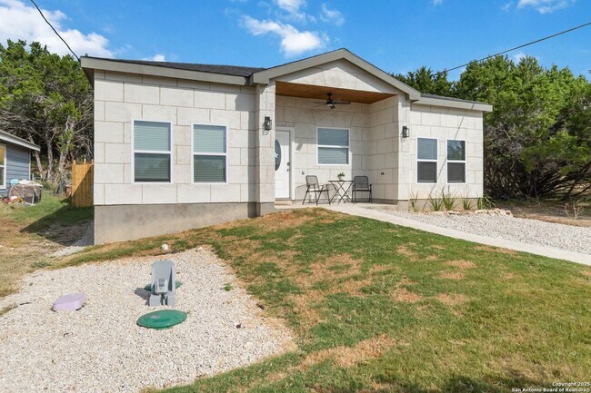 Foto del edificio - 567 Hummingbird Hill