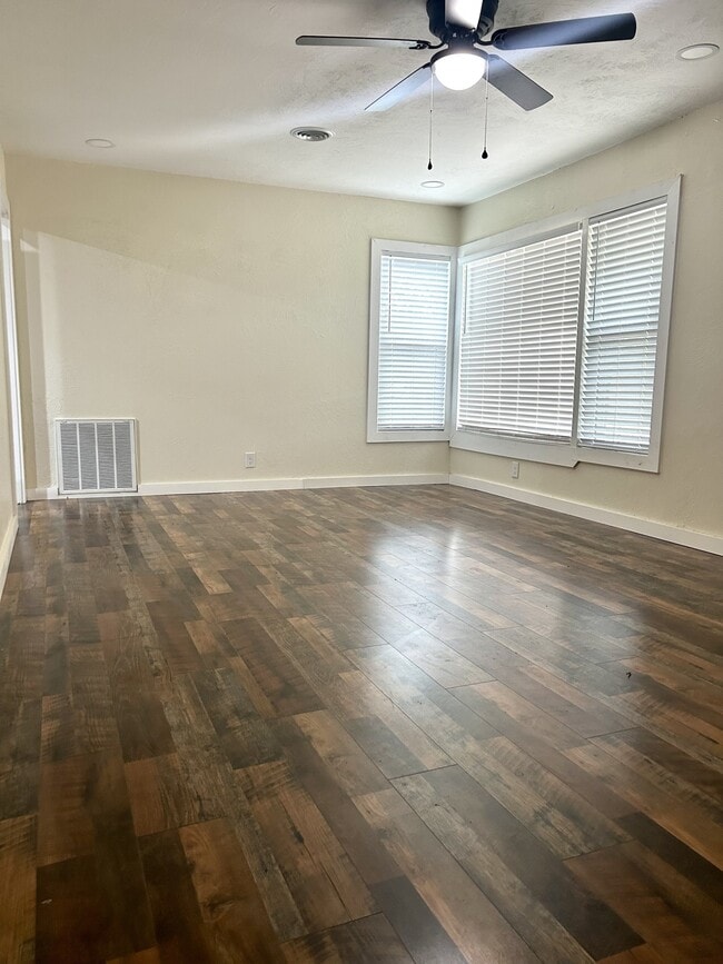 Building Photo - 1307 B St SE