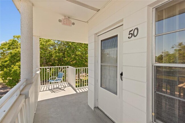 Building Photo - 2428 Columbia Dr