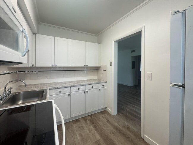 Building Photo - 7635 SW 57th Ave