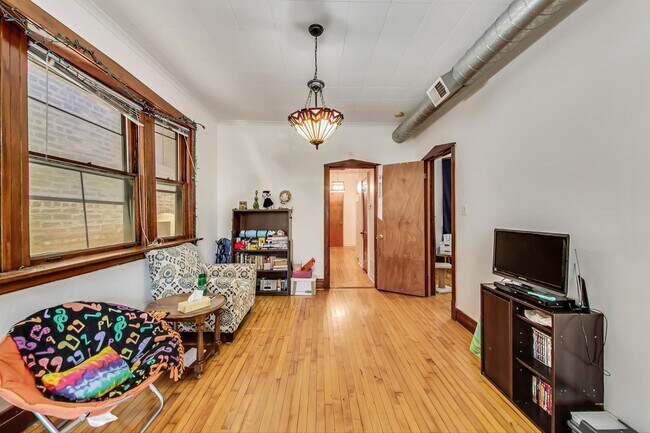 Building Photo - 2145 W Thomas St
