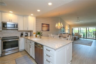 Building Photo - 5733 Deauville Cir
