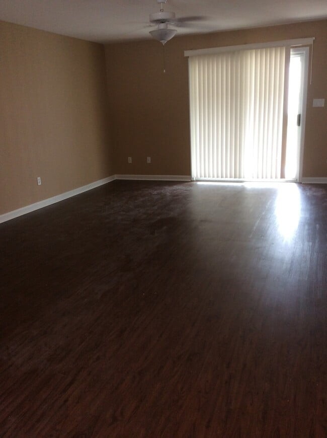 Building Photo - Townhouse for Rent In Crawfordville