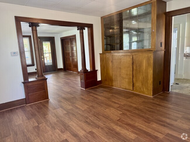 Building Photo - 205 S 4th Street