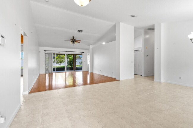 Foto del edificio - 1671 SW Mackey Ave