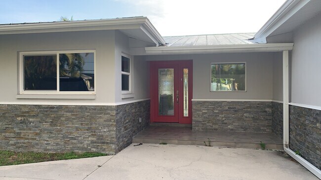 Foto del edificio - 5330 Bayshore Ave