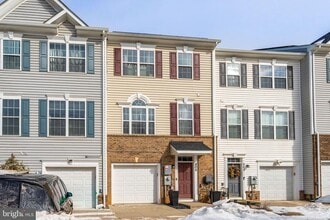 Building Photo - 806 Maury Ave