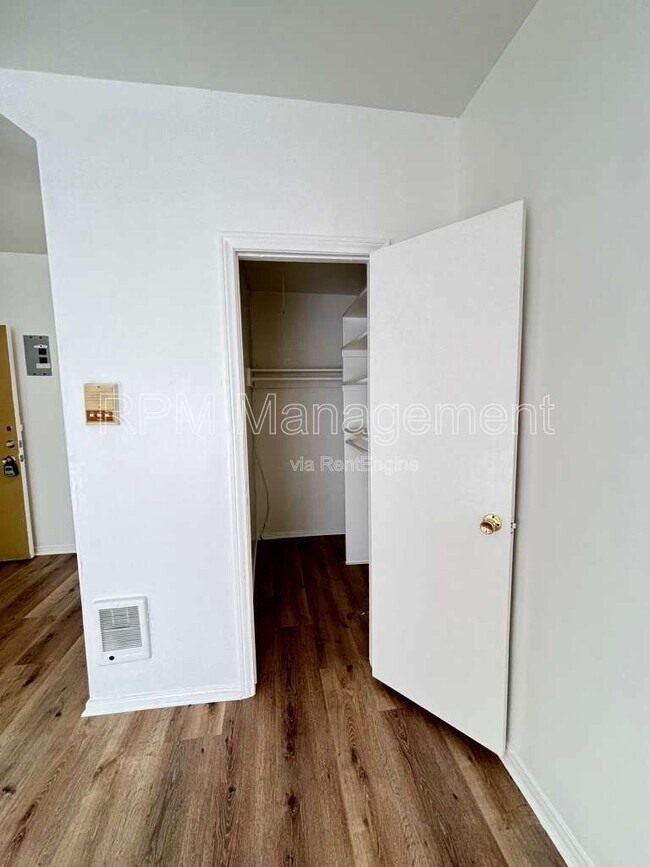 Foto del edificio - 611 Normandie Ave