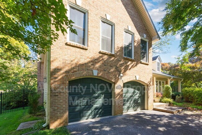 Building Photo - 13409 Montvale Dr