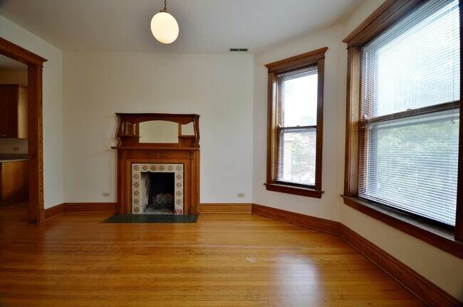 Building Photo - 1742 W Addison St
