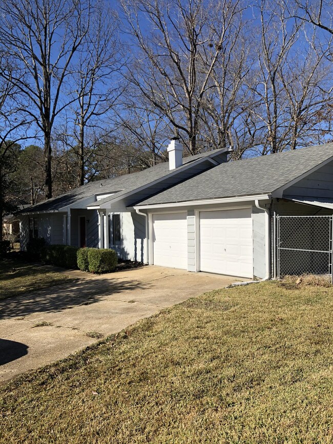 Building Photo - 244 Pine Knoll Dr