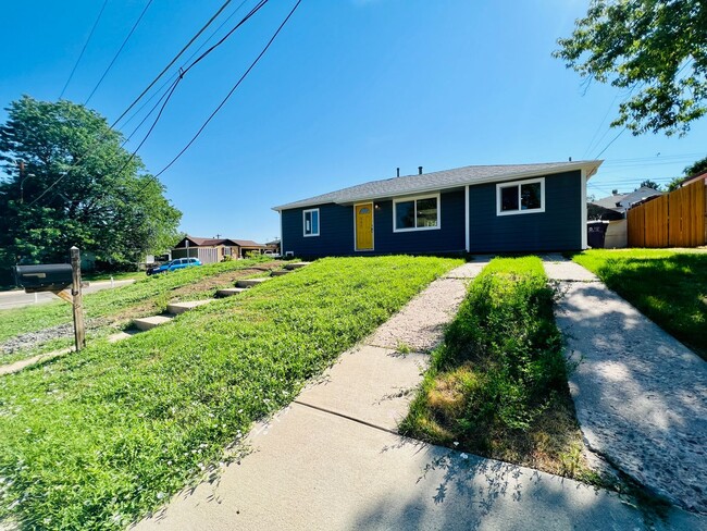Building Photo - 702 S Wolcott Ct