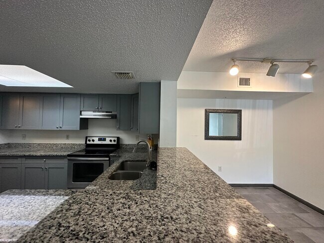 Foto del edificio - 8865 Okeechobee Blvd
