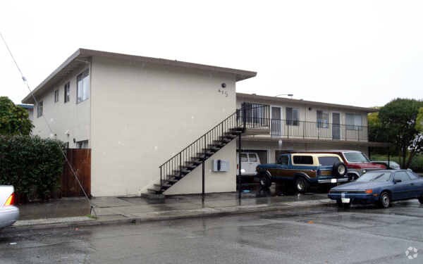 Building Photo - 675 Hilton St