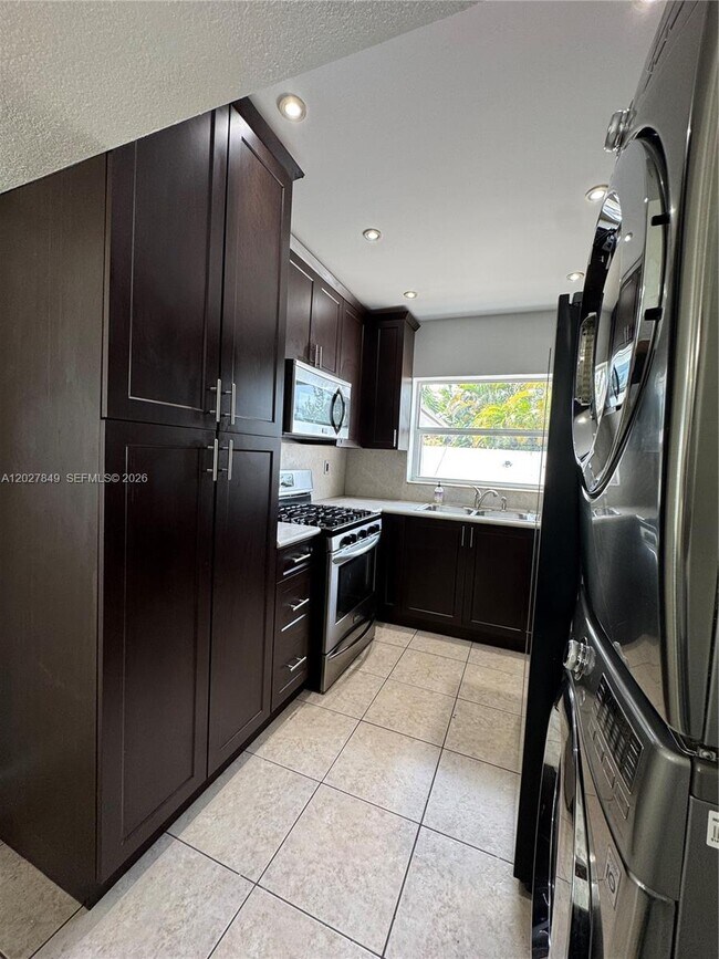 Building Photo - 7420 Big Cypress Dr
