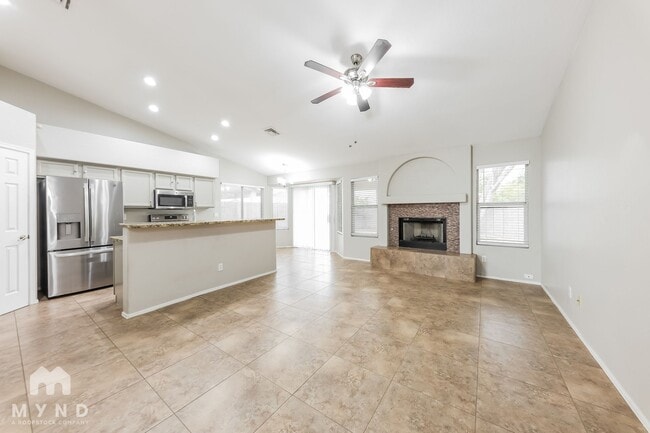 Building Photo - 3040 N Silverado