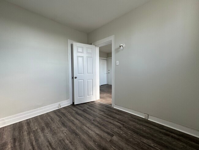 Photo du bâtiment - Updated 1 Bedroom 1 Bathroom Apartment in the Heart of Windsor!!
