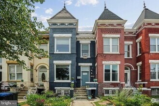 Building Photo - 1008 11th St NE