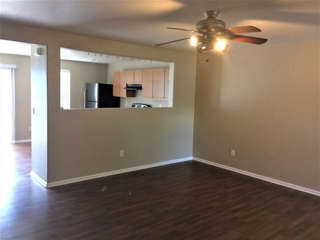Building Photo - Townhome in South Creek