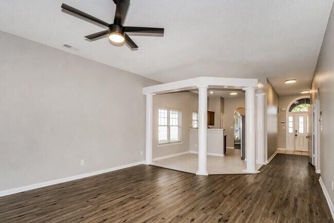 Foto del edificio - 1083 Red Fern Cir E