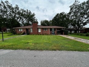 Building Photo - 405 Dodson St