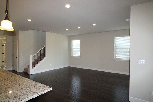 Building Photo - WELL MAINTAINED, BEAUTIFUL 5 BR HOME IN THE CAMAS HILLS!