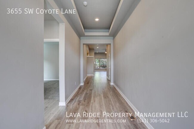 Building Photo - 3655 SW Coyote Ln