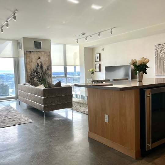 Foto del edificio - 221 E College St