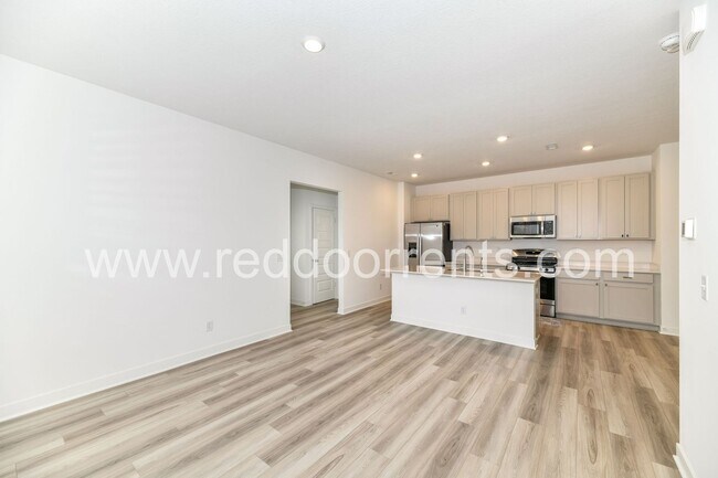 Foto del edificio - Available Now