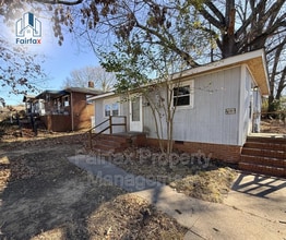 Building Photo - 700 Lee St