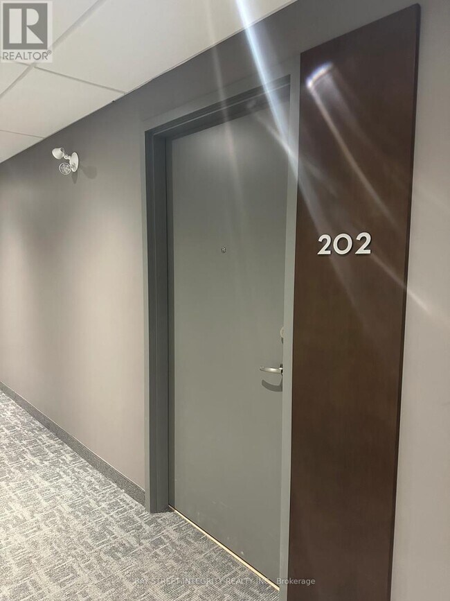 Photo du bâtiment - 1 Redfern Ave