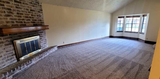 Foto del edificio - 3006 Hilldale Dr
