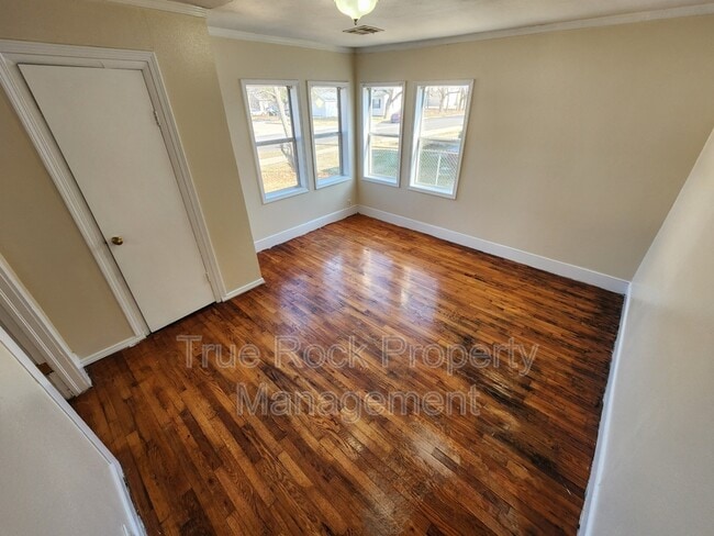 Foto del edificio - 231 W 4th St