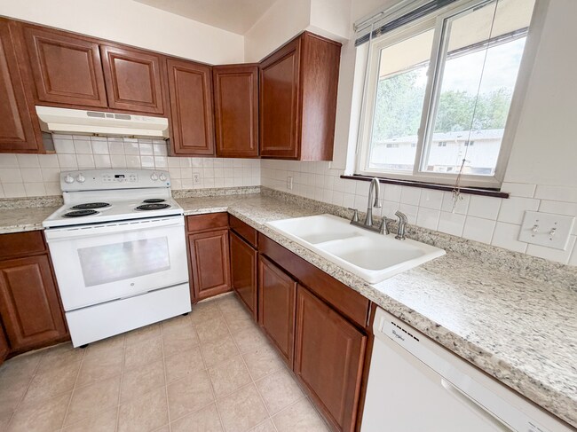 Foto del edificio - 706-708 Darby Ct