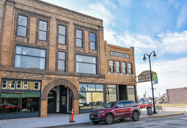 Foto del edificio - 32 W Main St