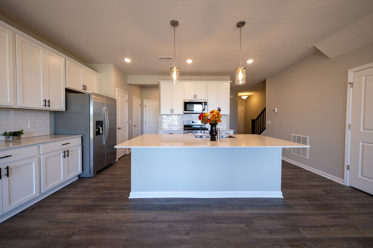 17959 Giants Wy, Lakeville, MN 55044 Townhome Rentals in Lakeville MN