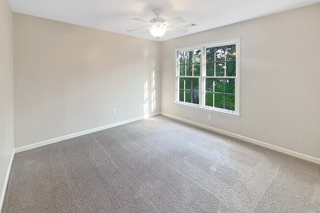 Building Photo - 2439 Brookdale Dr NE