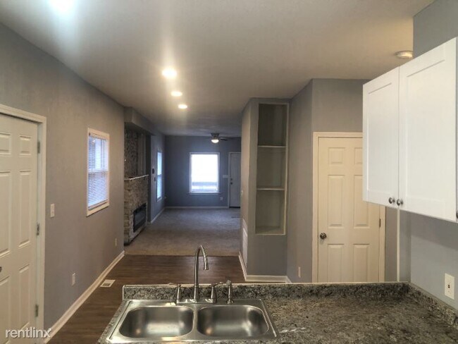 Building Photo - 3 br, 2 bath House - 2645 N Mill St.