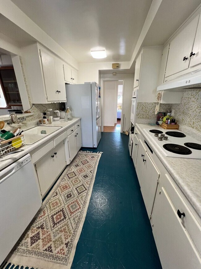 Building Photo - Ventura - Three bedroom, two bath single s...