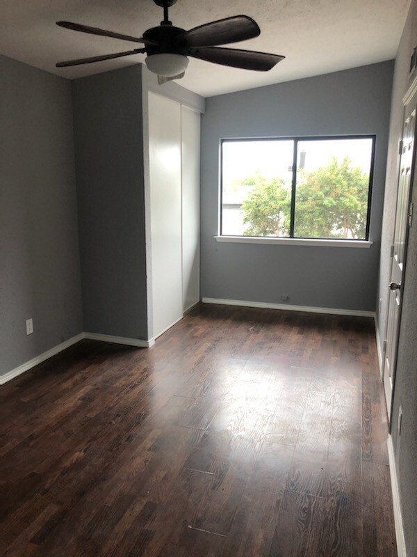 Foto del edificio - 1bed/1bath -w/ den. AMAZING LOCATION!!!