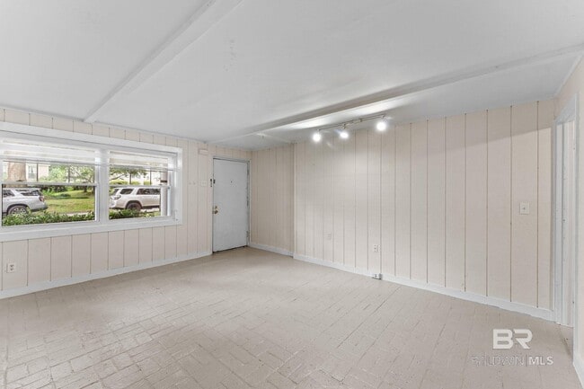 Building Photo - 200 S Hillside Ln