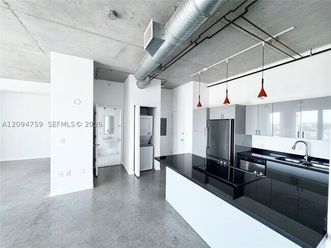 Foto del edificio - 10 SW South River Dr