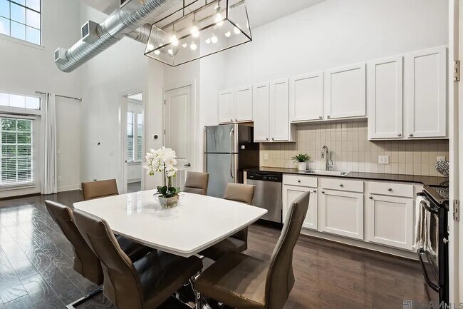 Foto del edificio - 333 E Boyd Dr