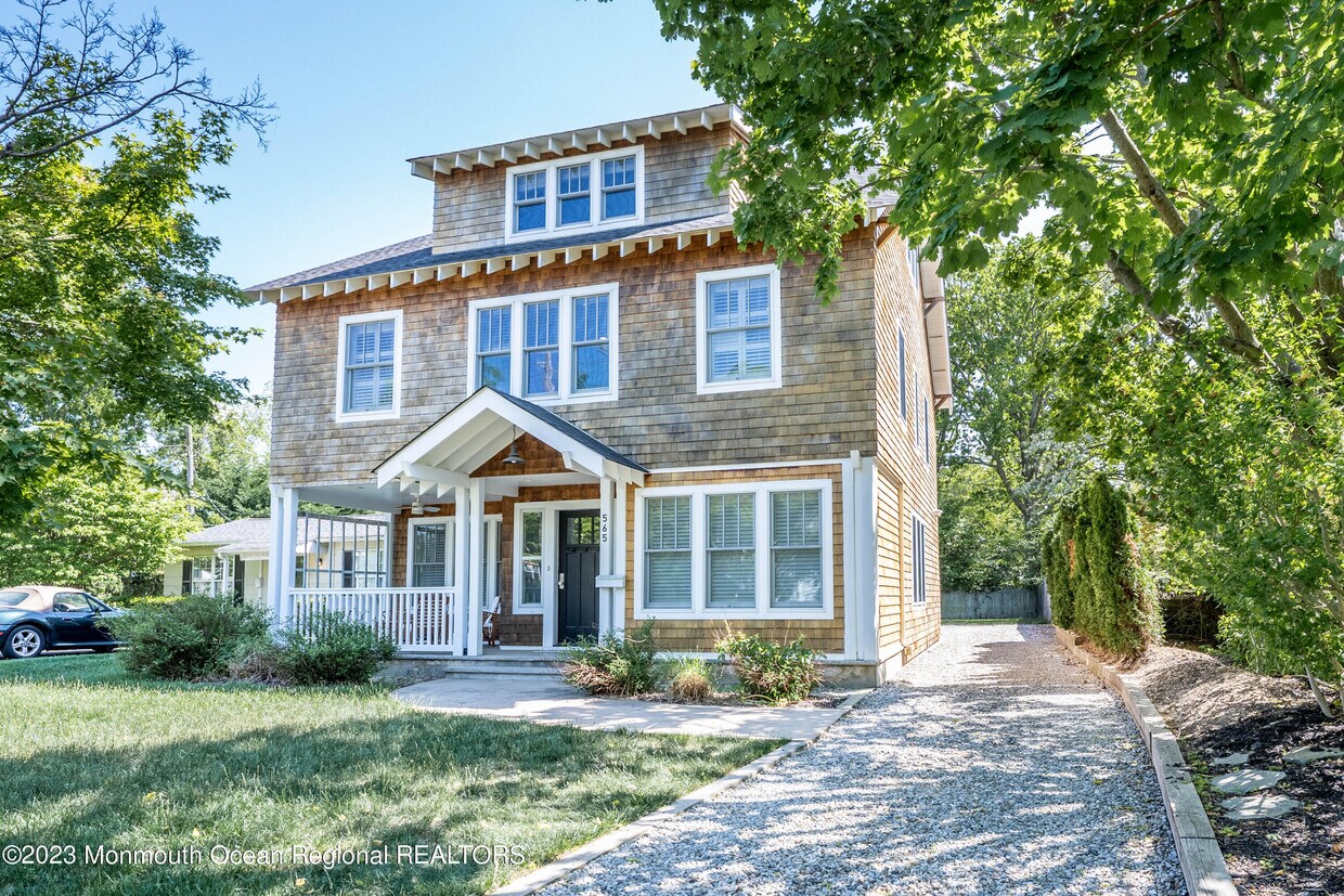 Foto principal - 565 Monmouth Ave