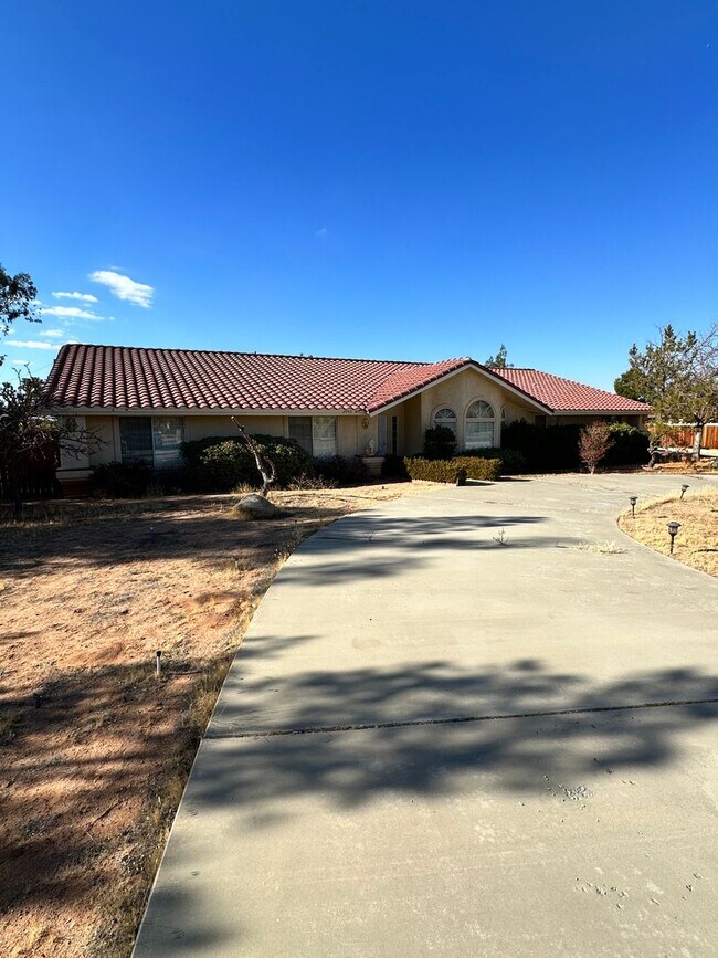 Foto del edificio - 4 BEDROOM APPLE VALLEY HOME