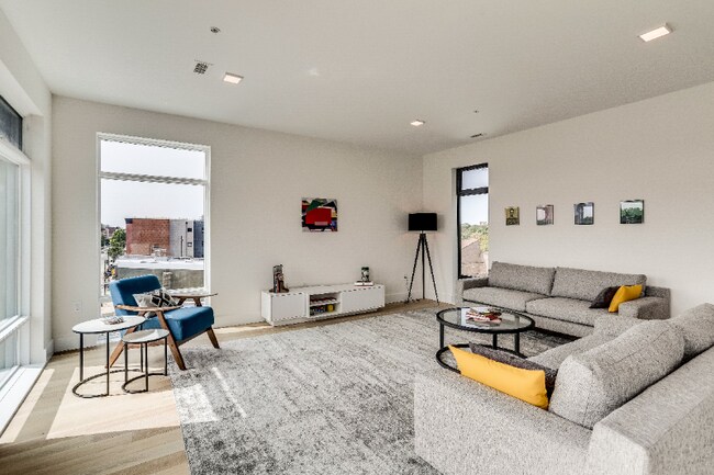 Foto del edificio - 1338 H St