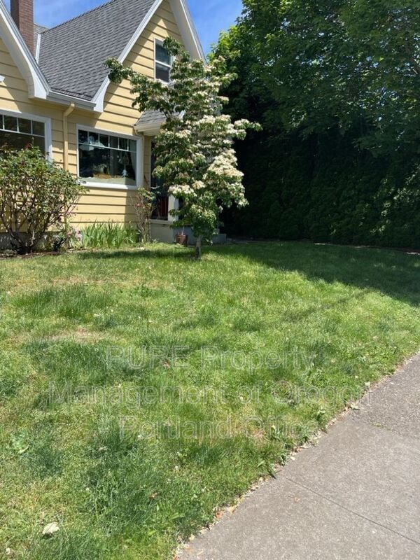 Building Photo - 1555 N Killingsworth St