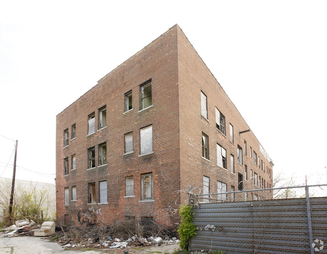 Building Photo - 17926 Woodward Ave